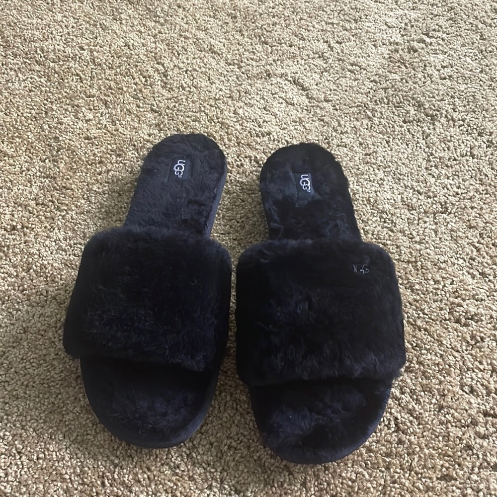 Ugg Fuzzy sandal/slippers